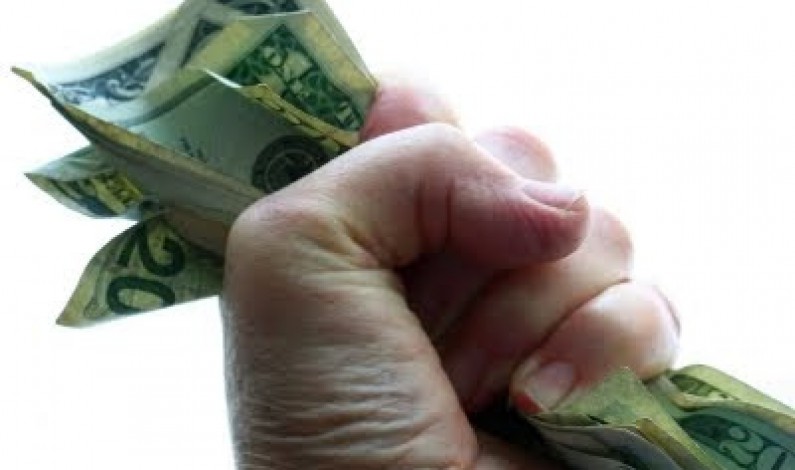 Detrás del telón ideológico, cuentan dinero Detrás del telón ideológico, cuentan dinero