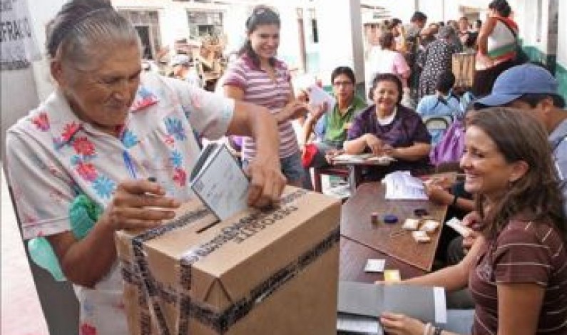 Hacia dónde va la democracia en América Latina? Hacia dónde va la democracia en América Latina?