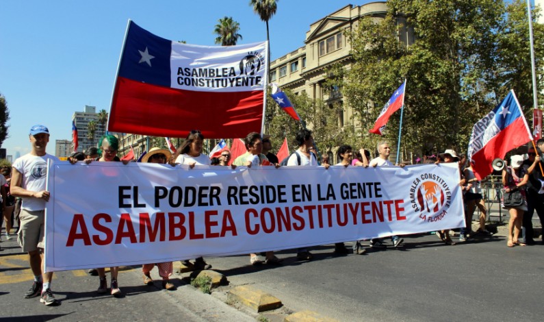 Las brutales tensiones del derrumbe de los políticos en Chile