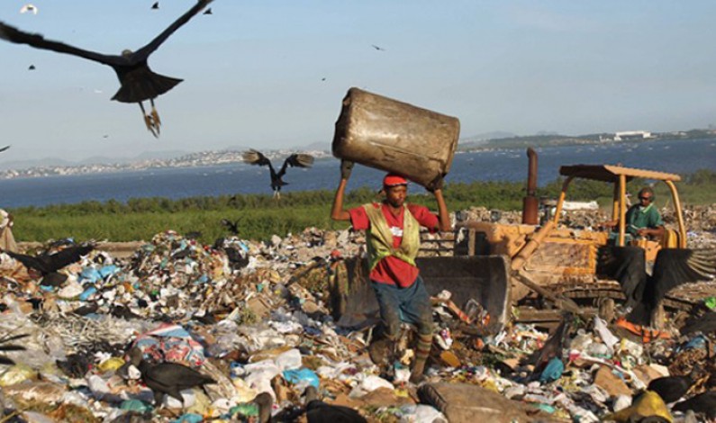 El ambiente y la economía: del PIB al bienestar humano en el siglo XXI El ambiente y la economía: del PIB al bienestar humano en el siglo XXI